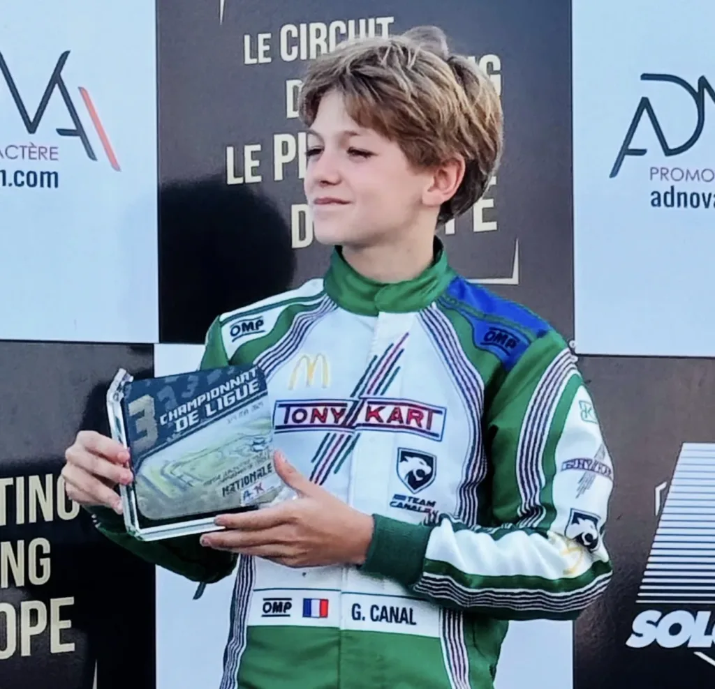 Gabriel Canal et son trophée de Championnat de Ligue