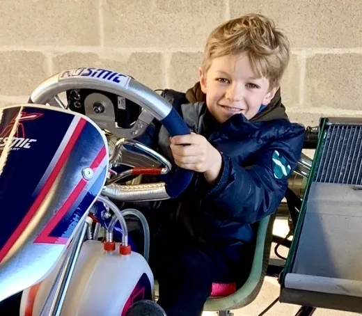 Gabriel Canal enfant, au volant d'un kart