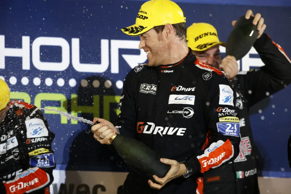Julien Canal au champagne sur le podium de Bahreïn en 2015